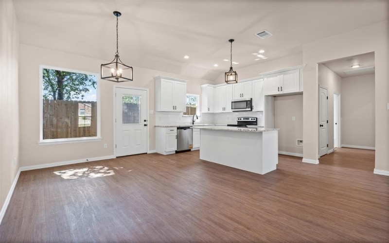 901 SW 10th Street, Mineral Wells, TX 76067, 3 Habitaciones Habitaciones , ,2 BañosBaños,Residential,En Venta,901 SW 10th Street,0,21084636