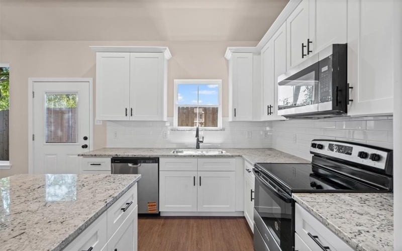 901 SW 10th Street, Mineral Wells, TX 76067, 3 Habitaciones Habitaciones , ,2 BañosBaños,Residential,En Venta,901 SW 10th Street,0,21084636