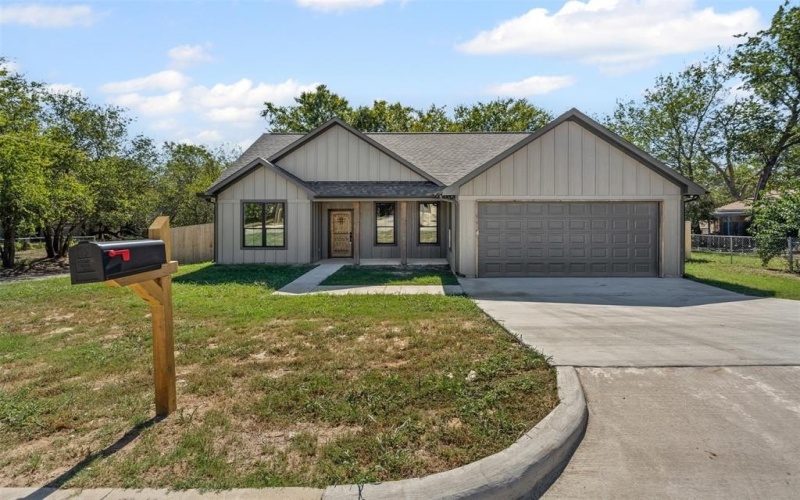 901 SW 10th Street, Mineral Wells, TX 76067, 3 Habitaciones Habitaciones , ,2 BañosBaños,Residential,En Venta,901 SW 10th Street,0,21084636