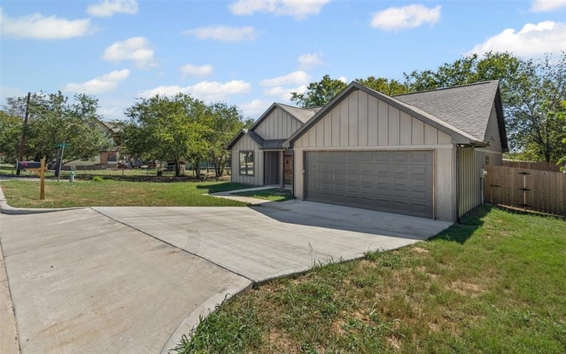 901 SW 10th Street, Mineral Wells, TX 76067, 3 Habitaciones Habitaciones , ,2 BañosBaños,Residential,En Venta,901 SW 10th Street,0,21084636