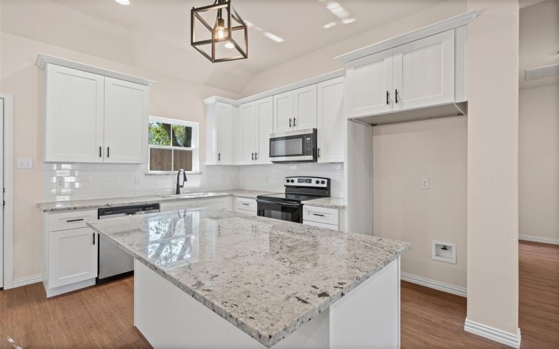 901 SW 10th Street, Mineral Wells, TX 76067, 3 Habitaciones Habitaciones , ,2 BañosBaños,Residential,En Venta,901 SW 10th Street,0,21084636