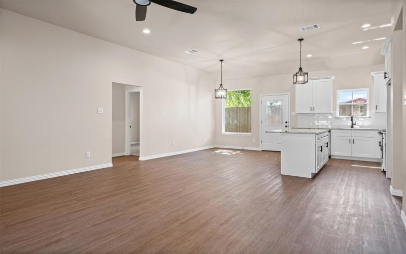 901 SW 10th Street, Mineral Wells, TX 76067, 3 Habitaciones Habitaciones , ,2 BañosBaños,Residential,En Venta,901 SW 10th Street,0,21084636