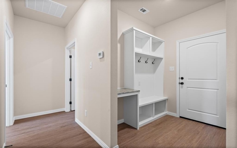 901 SW 10th Street, Mineral Wells, TX 76067, 3 Habitaciones Habitaciones , ,2 BañosBaños,Residential,En Venta,901 SW 10th Street,0,21084636