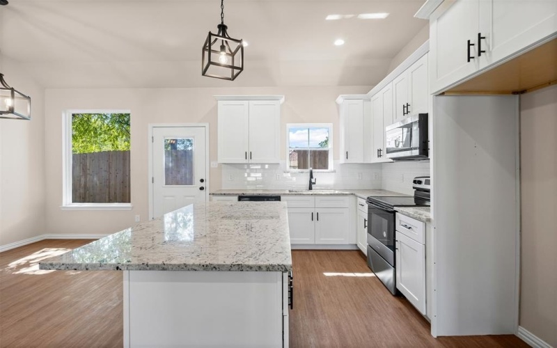 901 SW 10th Street, Mineral Wells, TX 76067, 3 Habitaciones Habitaciones , ,2 BañosBaños,Residential,En Venta,901 SW 10th Street,0,21084636