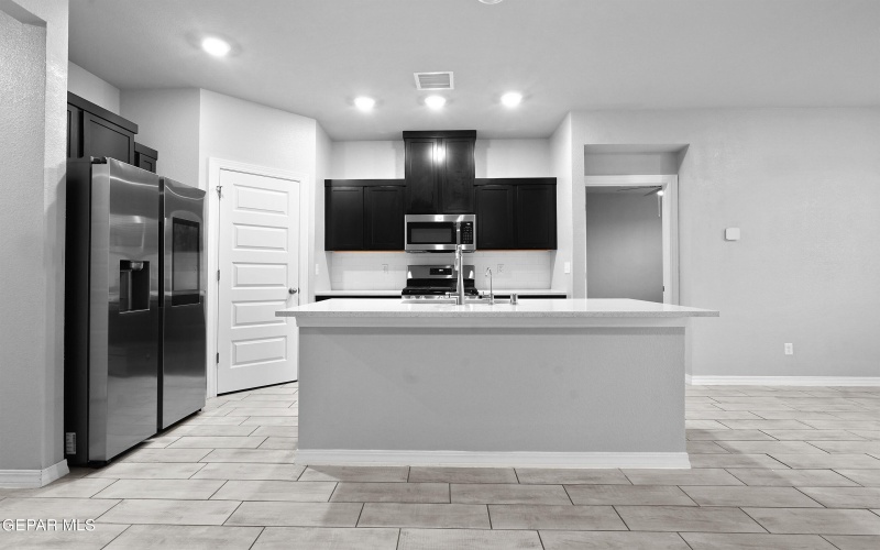11133 BLAZING STAR Place, El Paso, TX 79934, 4 Habitaciones Habitaciones , ,2 BañosBaños,Residential,En Venta,11133 BLAZING STAR Place,0,931969
