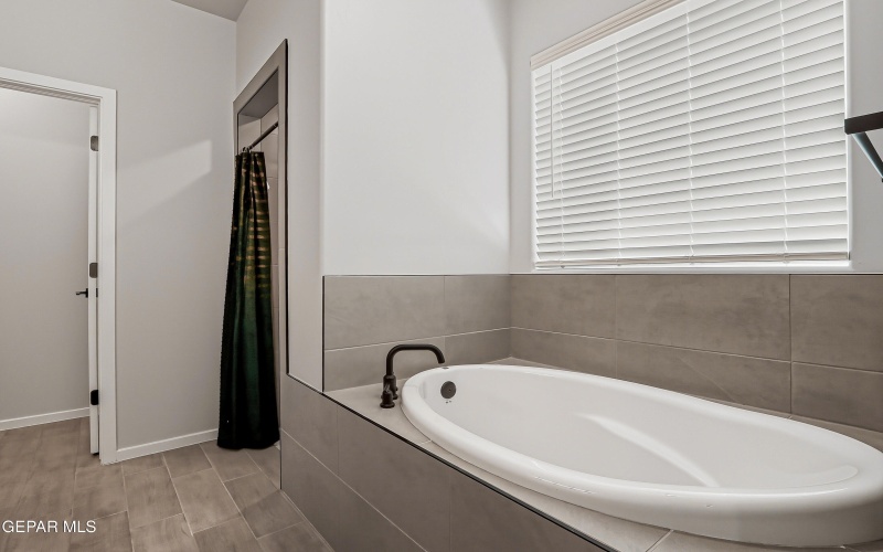 393 Frodsham Street, El Paso, TX 79928, 4 Habitaciones Habitaciones , ,2 BañosBaños,Residential,En Venta,393 Frodsham Street,0,931975
