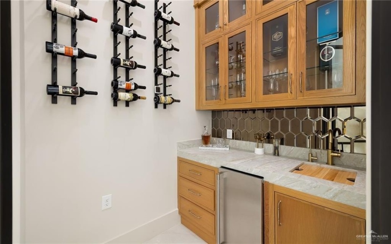 2905 Wesleyan Avenue, McAllen, TX 78504, 4 Bedrooms Bedrooms, ,5 BathroomsBathrooms,Residential,For Sale,2905 Wesleyan Avenue,0,483155