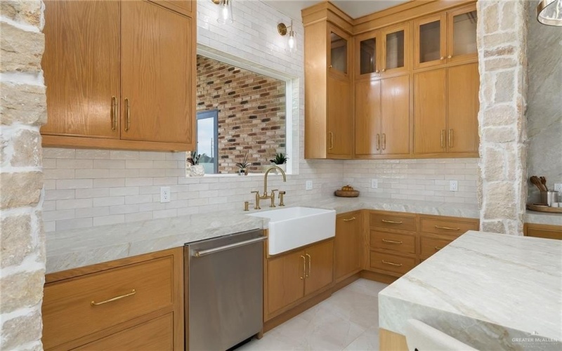 2905 Wesleyan Avenue, McAllen, TX 78504, 4 Bedrooms Bedrooms, ,5 BathroomsBathrooms,Residential,For Sale,2905 Wesleyan Avenue,0,483155