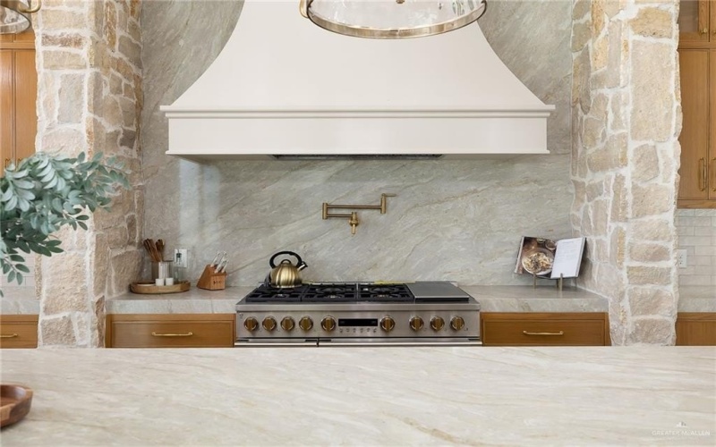 2905 Wesleyan Avenue, McAllen, TX 78504, 4 Bedrooms Bedrooms, ,5 BathroomsBathrooms,Residential,For Sale,2905 Wesleyan Avenue,0,483155