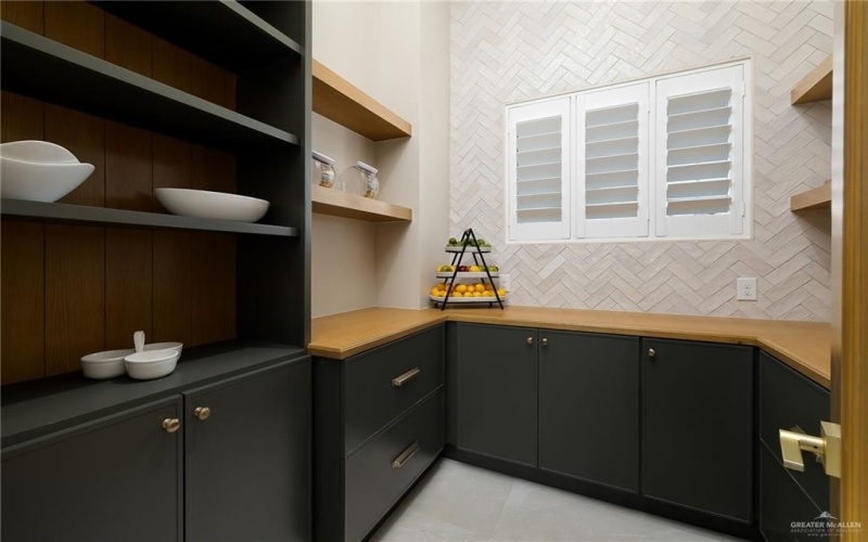 2905 Wesleyan Avenue, McAllen, TX 78504, 4 Bedrooms Bedrooms, ,5 BathroomsBathrooms,Residential,For Sale,2905 Wesleyan Avenue,0,483155