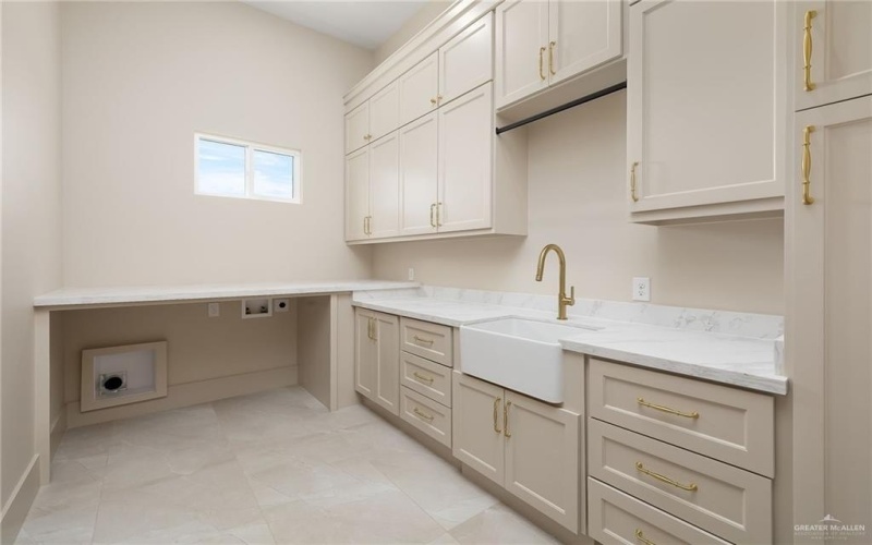 2905 Wesleyan Avenue, McAllen, TX 78504, 4 Bedrooms Bedrooms, ,5 BathroomsBathrooms,Residential,For Sale,2905 Wesleyan Avenue,0,483155