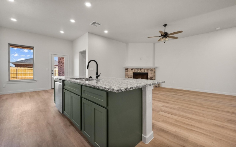 314 E 24th Street, Wolfforth, TX 79382, 3 Habitaciones Habitaciones , ,2 BañosBaños,Residential,En Venta,314 E 24th Street,0,202561713