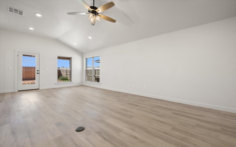 3005 140th Street, Lubbock, TX 79423, 4 Habitaciones Habitaciones , ,2 BañosBaños,Residential,En Venta,3005 140th Street,0,202561727