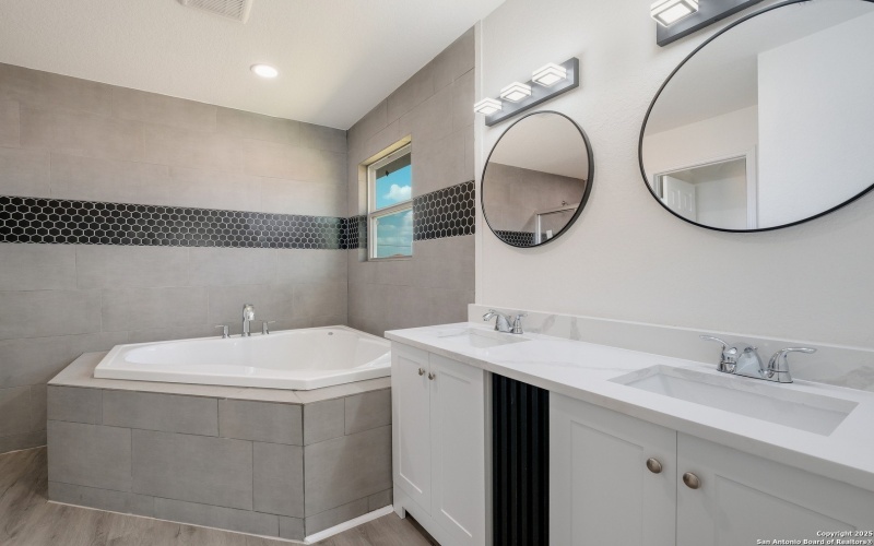 1020 County Road 4516, Castroville, TX 78009, 4 Bedrooms Bedrooms, ,2 BathroomsBathrooms,Residential,For Sale,1020 County Road 4516,0,1878689