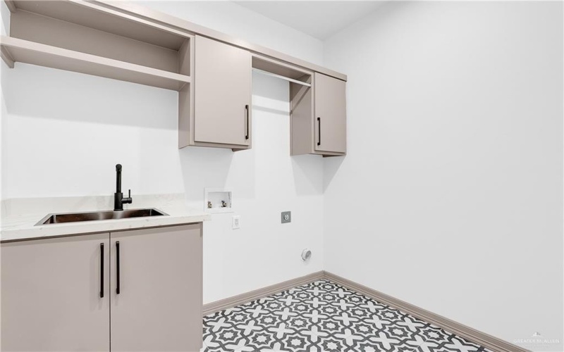 3916 Zenker Avenue, McAllen, TX 78504, 3 Habitaciones Habitaciones , ,2 BañosBaños,Residential,En Venta,3916 Zenker Avenue,0,483263