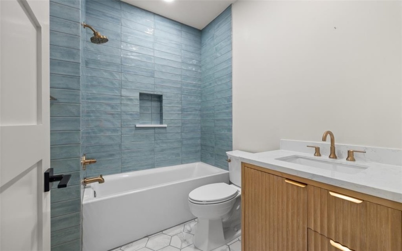 1532 Laguna Bay N, Pelican Bay, TX 76020, 6 Bedrooms Bedrooms, ,6 BathroomsBathrooms,Residential,For Sale,1532 Laguna Bay N,0,21085276
