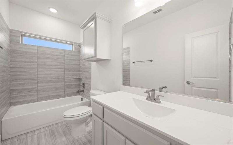 1915 Silvercreek Lane, Cedar Hill, TX 75104, 4 Habitaciones Habitaciones , ,3 BañosBaños,Residential,En Venta,1915 Silvercreek Lane,0,21085521