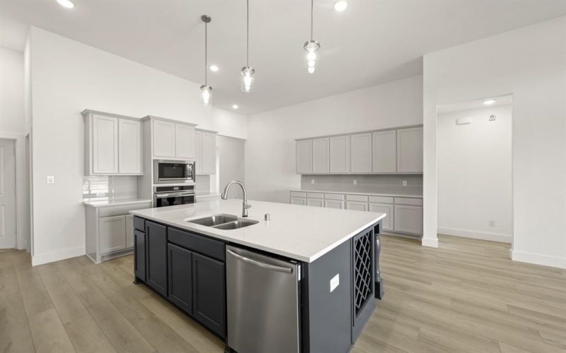 1915 Silvercreek Lane, Cedar Hill, TX 75104, 4 Habitaciones Habitaciones , ,3 BañosBaños,Residential,En Venta,1915 Silvercreek Lane,0,21085521