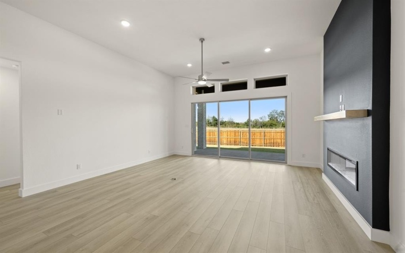 1915 Silvercreek Lane, Cedar Hill, TX 75104, 4 Habitaciones Habitaciones , ,3 BañosBaños,Residential,En Venta,1915 Silvercreek Lane,0,21085521