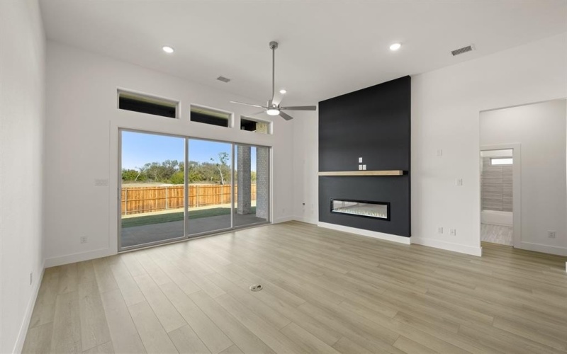 1915 Silvercreek Lane, Cedar Hill, TX 75104, 4 Habitaciones Habitaciones , ,3 BañosBaños,Residential,En Venta,1915 Silvercreek Lane,0,21085521