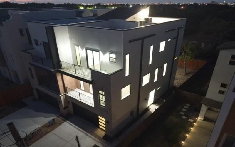 1021 Mobile Street, Dallas, TX 75208, 3 Bedrooms Bedrooms, ,3 BathroomsBathrooms,Residential,For Sale,1021 Mobile Street,0,21076963
