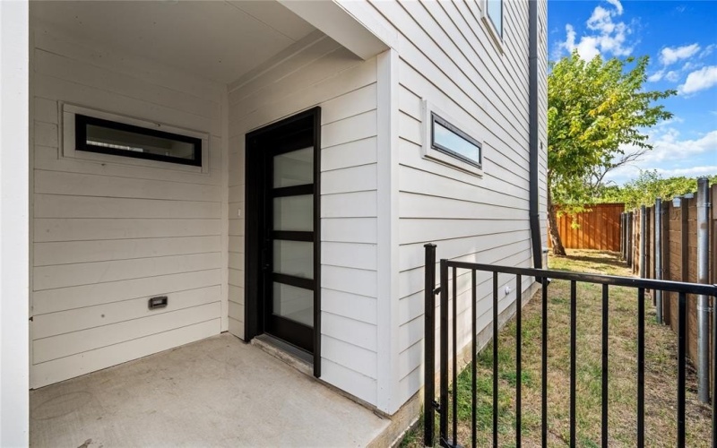 1021 Mobile Street, Dallas, TX 75208, 3 Bedrooms Bedrooms, ,3 BathroomsBathrooms,Residential,For Sale,1021 Mobile Street,0,21076963