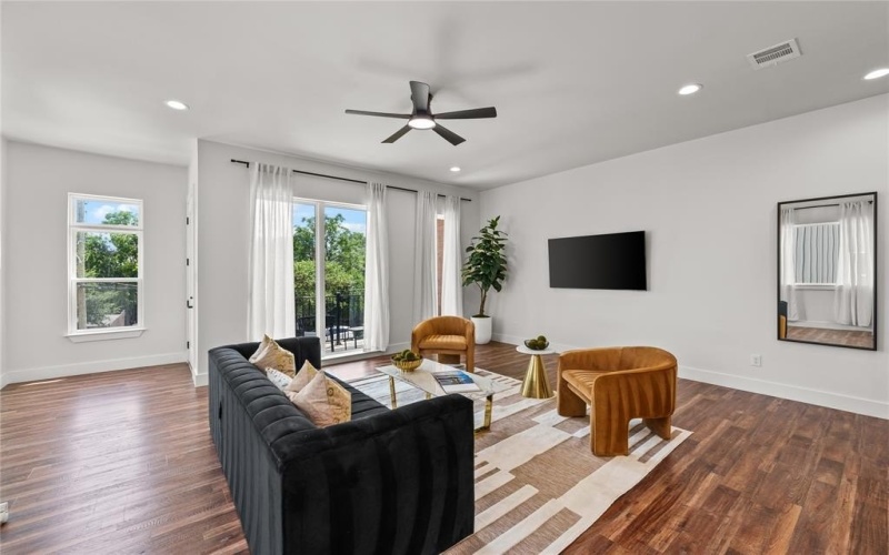 1021 Mobile Street, Dallas, TX 75208, 3 Bedrooms Bedrooms, ,3 BathroomsBathrooms,Residential,For Sale,1021 Mobile Street,0,21076963