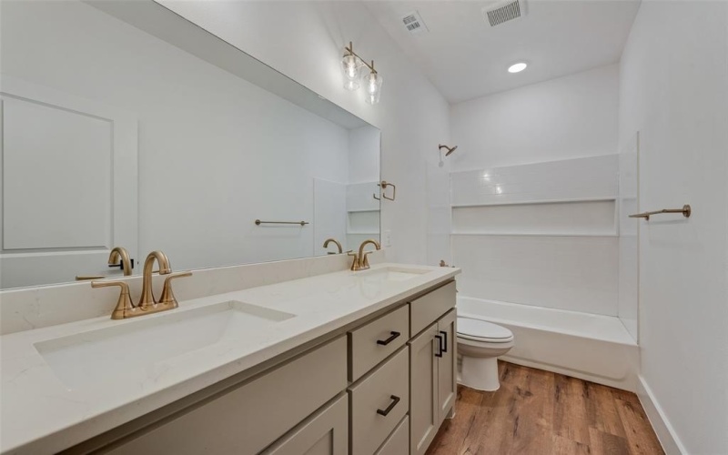 200 Pine Street, Bonham, TX 75418, 3 Bedrooms Bedrooms, ,2 BathroomsBathrooms,Residential,For Sale,200 Pine Street,0,21082919