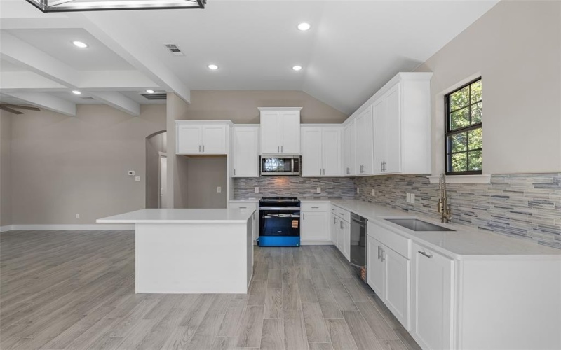 3025 Red Oak Drive, Granbury, TX 76048, 3 Bedrooms Bedrooms, ,2 BathroomsBathrooms,Residential,For Sale,3025 Red Oak Drive,0,21083783