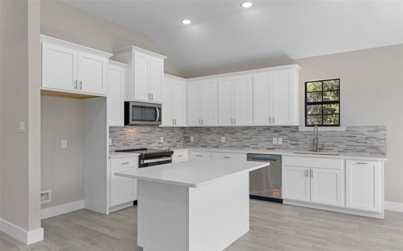 3025 Red Oak Drive, Granbury, TX 76048, 3 Bedrooms Bedrooms, ,2 BathroomsBathrooms,Residential,For Sale,3025 Red Oak Drive,0,21083783