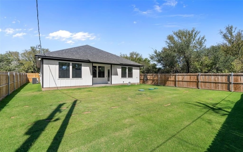 3025 Red Oak Drive, Granbury, TX 76048, 3 Bedrooms Bedrooms, ,2 BathroomsBathrooms,Residential,For Sale,3025 Red Oak Drive,0,21083783