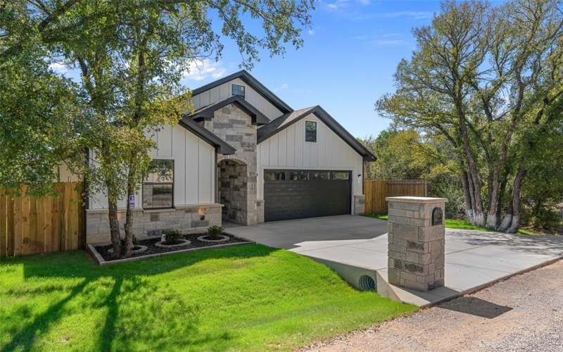 3025 Red Oak Drive, Granbury, TX 76048, 3 Bedrooms Bedrooms, ,2 BathroomsBathrooms,Residential,For Sale,3025 Red Oak Drive,0,21083783