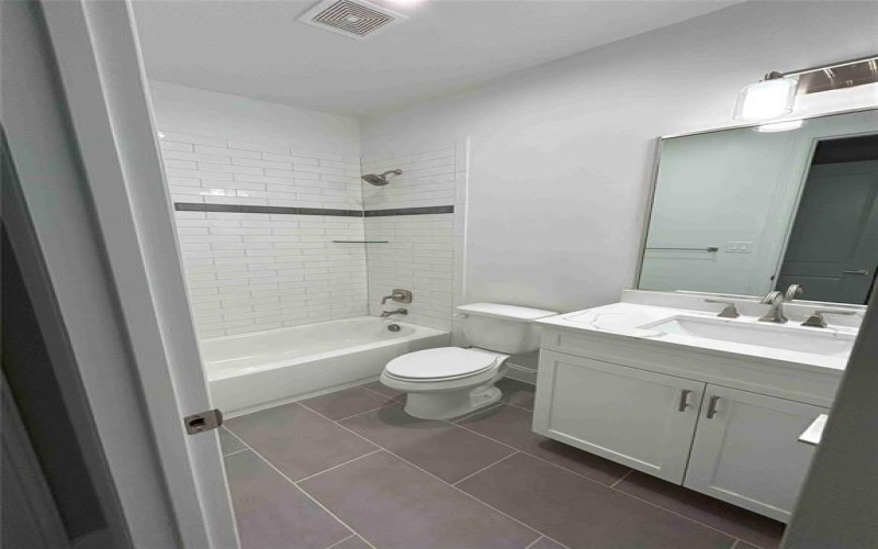 4401 Cabell Drive #103, Dallas, TX 75204, 2 Bedrooms Bedrooms, ,2 BathroomsBathrooms,Residential,For Sale,4401 Cabell Drive,0,21084557