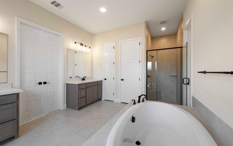 1711 Hillside Stroll Drive, Lavon, TX 75166, 4 Habitaciones Habitaciones , ,3 BañosBaños,Residential,En Venta,1711 Hillside Stroll Drive,0,21085738