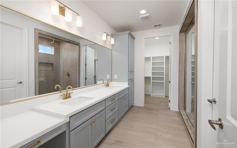 2712 E Burberry Drive, Edinburg, TX 78542, 4 Bedrooms Bedrooms, ,3 BathroomsBathrooms,Residential,For Sale,2712 E Burberry Drive,458651