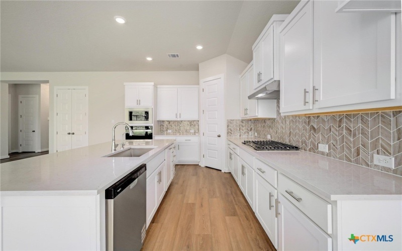 1823 Weinnacht, New Braunfels, TX 78132, 5 Habitaciones Habitaciones , ,5 BañosBaños,Residential,En Venta,1823 Weinnacht,0,595264