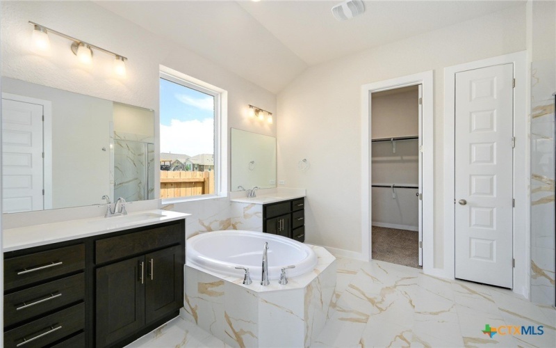 1823 Weinnacht, New Braunfels, TX 78132, 5 Habitaciones Habitaciones , ,5 BañosBaños,Residential,En Venta,1823 Weinnacht,0,595264