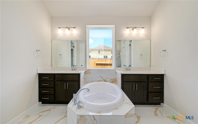 1823 Weinnacht, New Braunfels, TX 78132, 5 Habitaciones Habitaciones , ,5 BañosBaños,Residential,En Venta,1823 Weinnacht,0,595264