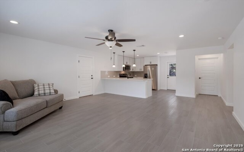 432 Canyon Lake Dr, Bandera, TX 78003, 2 Habitaciones Habitaciones , ,2 BañosBaños,Residential,En Venta,432 Canyon Lake Dr,0,1915387