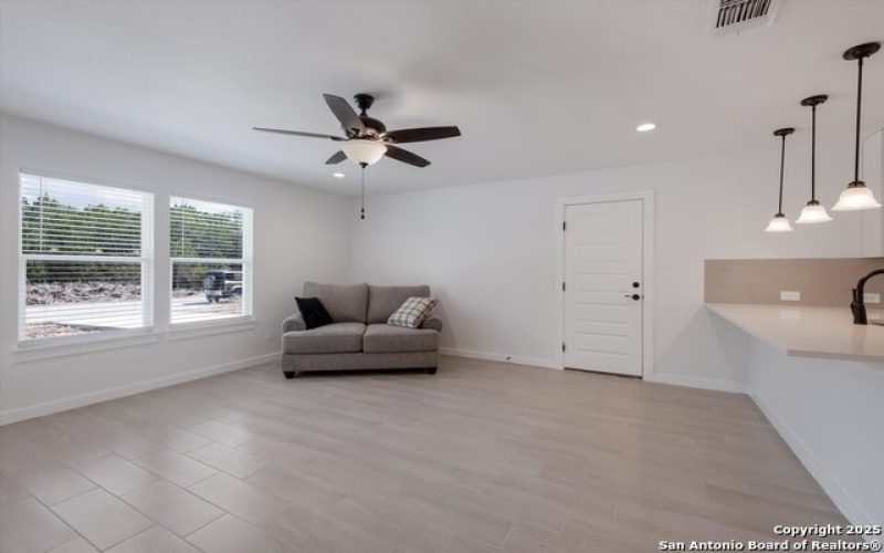 432 Canyon Lake Dr, Bandera, TX 78003, 2 Habitaciones Habitaciones , ,2 BañosBaños,Residential,En Venta,432 Canyon Lake Dr,0,1915387