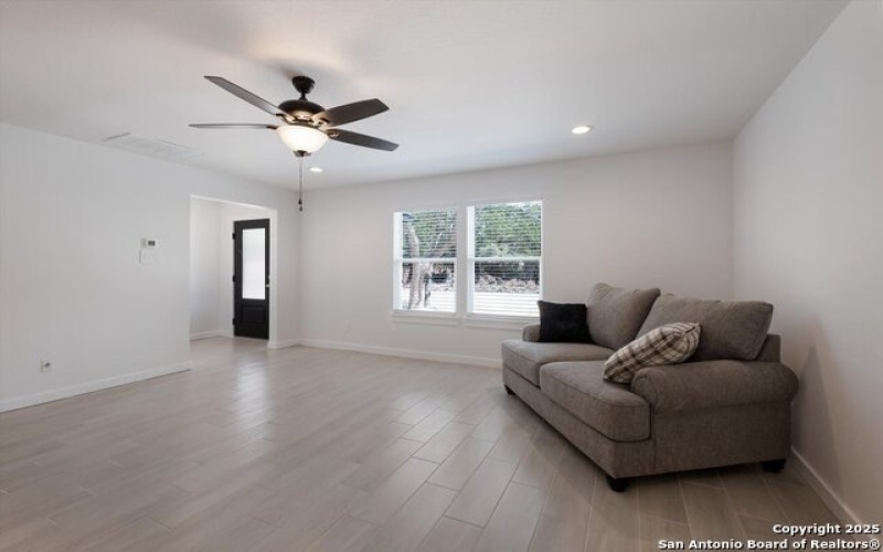 432 Canyon Lake Dr, Bandera, TX 78003, 2 Habitaciones Habitaciones , ,2 BañosBaños,Residential,En Venta,432 Canyon Lake Dr,0,1915387