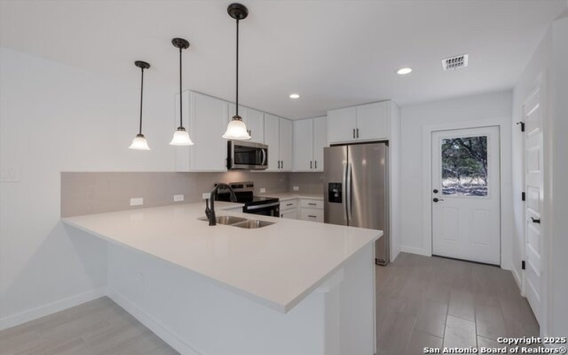 432 Canyon Lake Dr, Bandera, TX 78003, 2 Habitaciones Habitaciones , ,2 BañosBaños,Residential,En Venta,432 Canyon Lake Dr,0,1915387