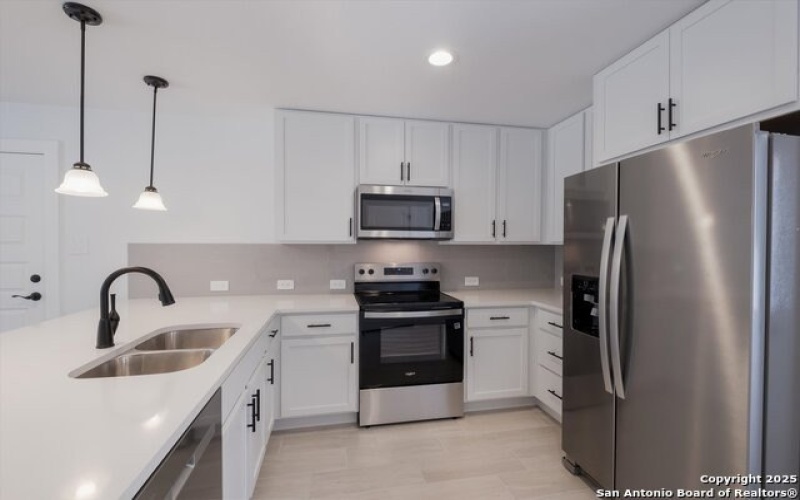 432 Canyon Lake Dr, Bandera, TX 78003, 2 Habitaciones Habitaciones , ,2 BañosBaños,Residential,En Venta,432 Canyon Lake Dr,0,1915387