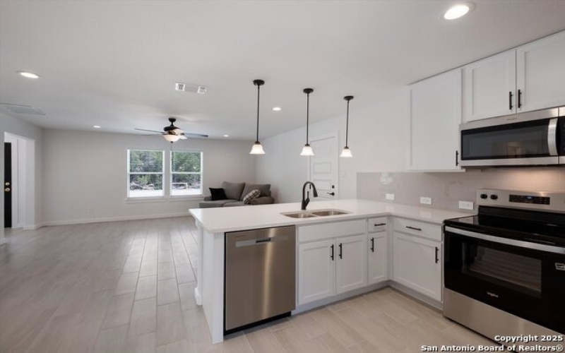 432 Canyon Lake Dr, Bandera, TX 78003, 2 Habitaciones Habitaciones , ,2 BañosBaños,Residential,En Venta,432 Canyon Lake Dr,0,1915387