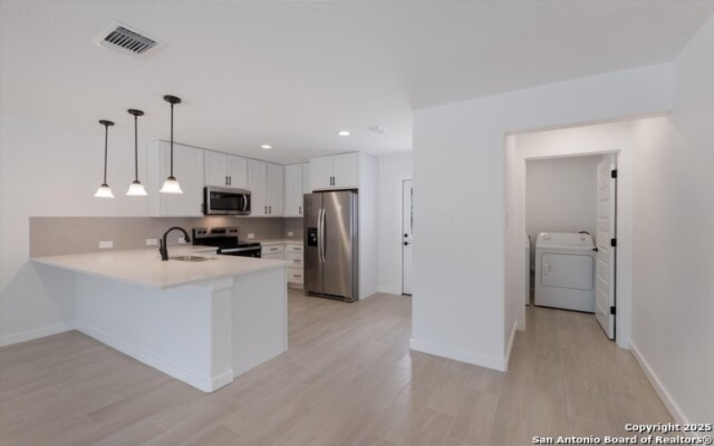 432 Canyon Lake Dr, Bandera, TX 78003, 2 Habitaciones Habitaciones , ,2 BañosBaños,Residential,En Venta,432 Canyon Lake Dr,0,1915387