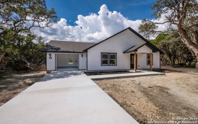 432 Canyon Lake Dr, Bandera, TX 78003, 2 Habitaciones Habitaciones , ,2 BañosBaños,Residential,En Venta,432 Canyon Lake Dr,0,1915387