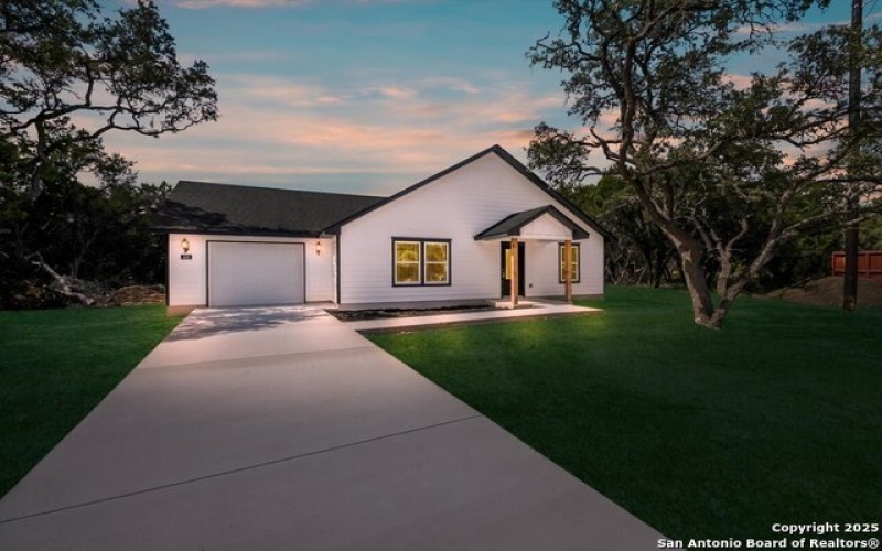 432 Canyon Lake Dr, Bandera, TX 78003, 2 Habitaciones Habitaciones , ,2 BañosBaños,Residential,En Venta,432 Canyon Lake Dr,0,1915387