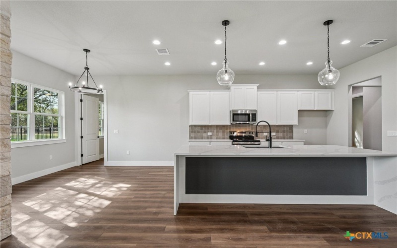 242 Sunday Drive, Burnet, TX 78611, 4 Habitaciones Habitaciones , ,3 BañosBaños,Residential,En Venta,242 Sunday Drive,0,595282