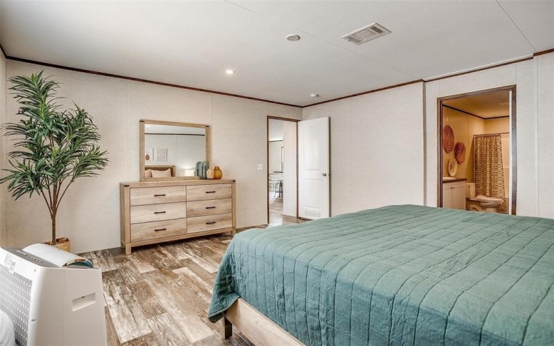 242 Huddleston Road, Sunset, TX 76270, 4 Bedrooms Bedrooms, ,2 BathroomsBathrooms,Residential,For Sale,242 Huddleston Road,0,21019436