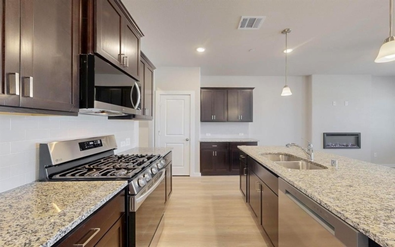1832 Summer Aura, Mesquite, TX 75181, 3 Bedrooms Bedrooms, ,2 BathroomsBathrooms,Residential,For Sale,1832 Summer Aura,0,21083600